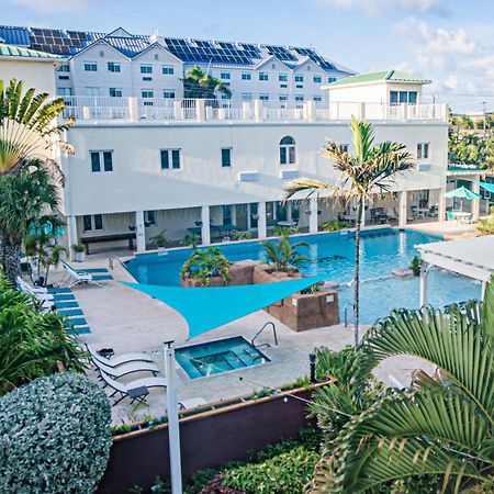 Seven Mile Beach Resort Джордж Таун Екстериор снимка