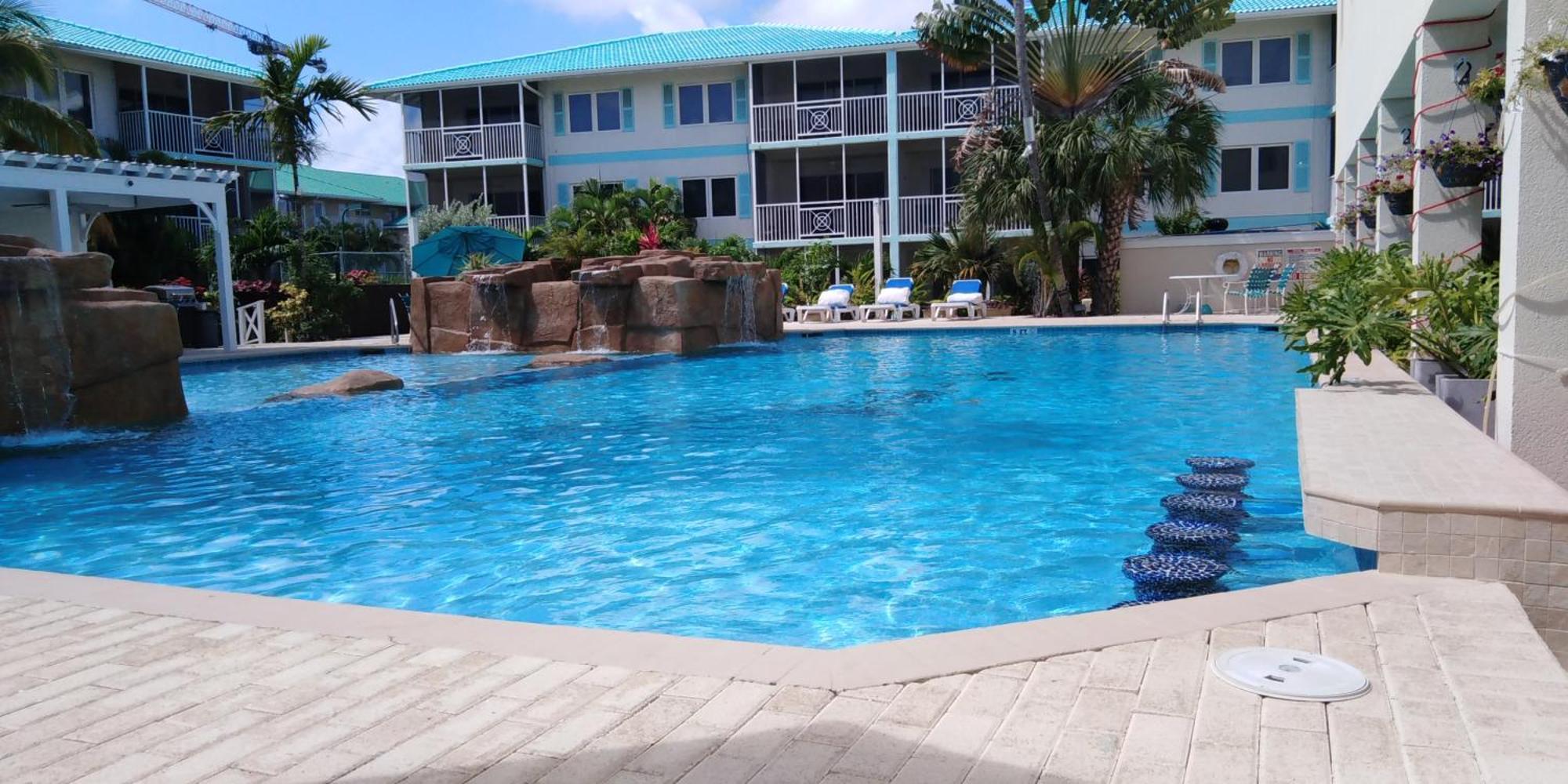 Seven Mile Beach Resort Джордж Таун Екстериор снимка