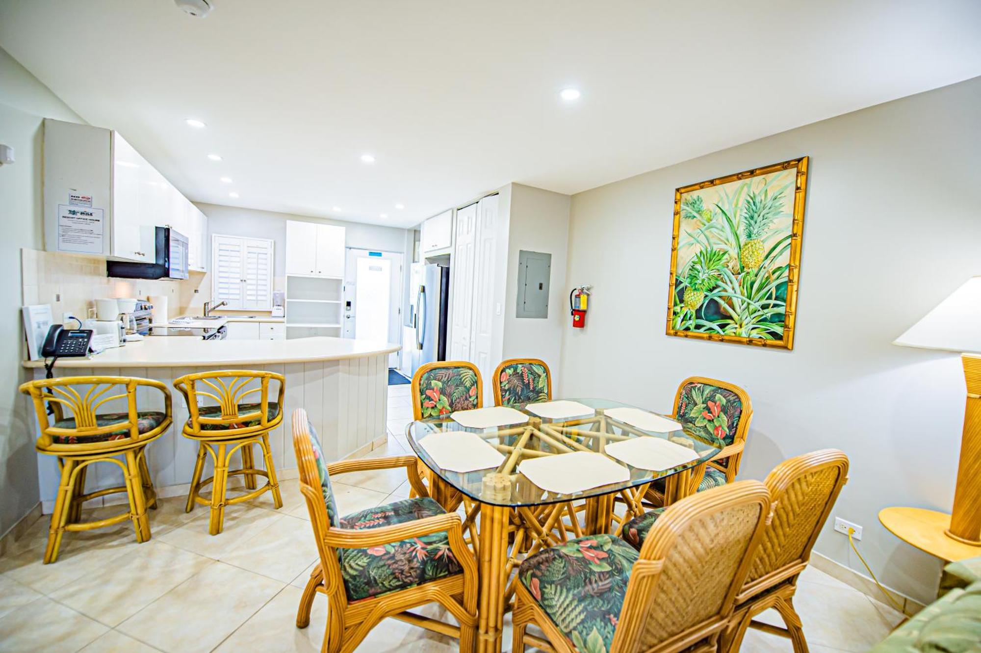 Seven Mile Beach Resort Джордж Таун Екстериор снимка