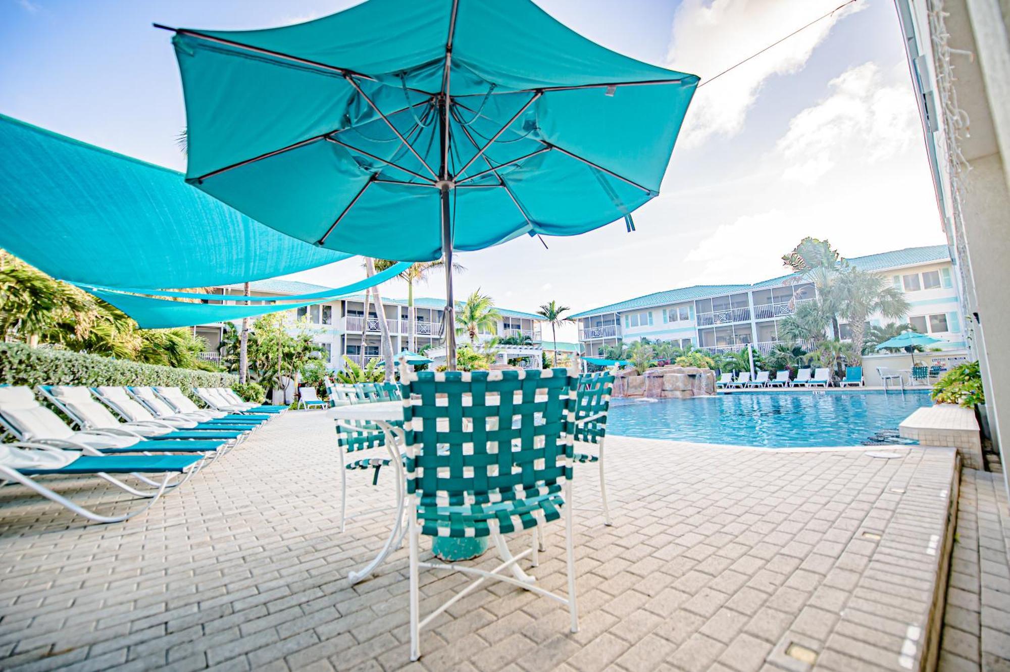 Seven Mile Beach Resort Джордж Таун Екстериор снимка
