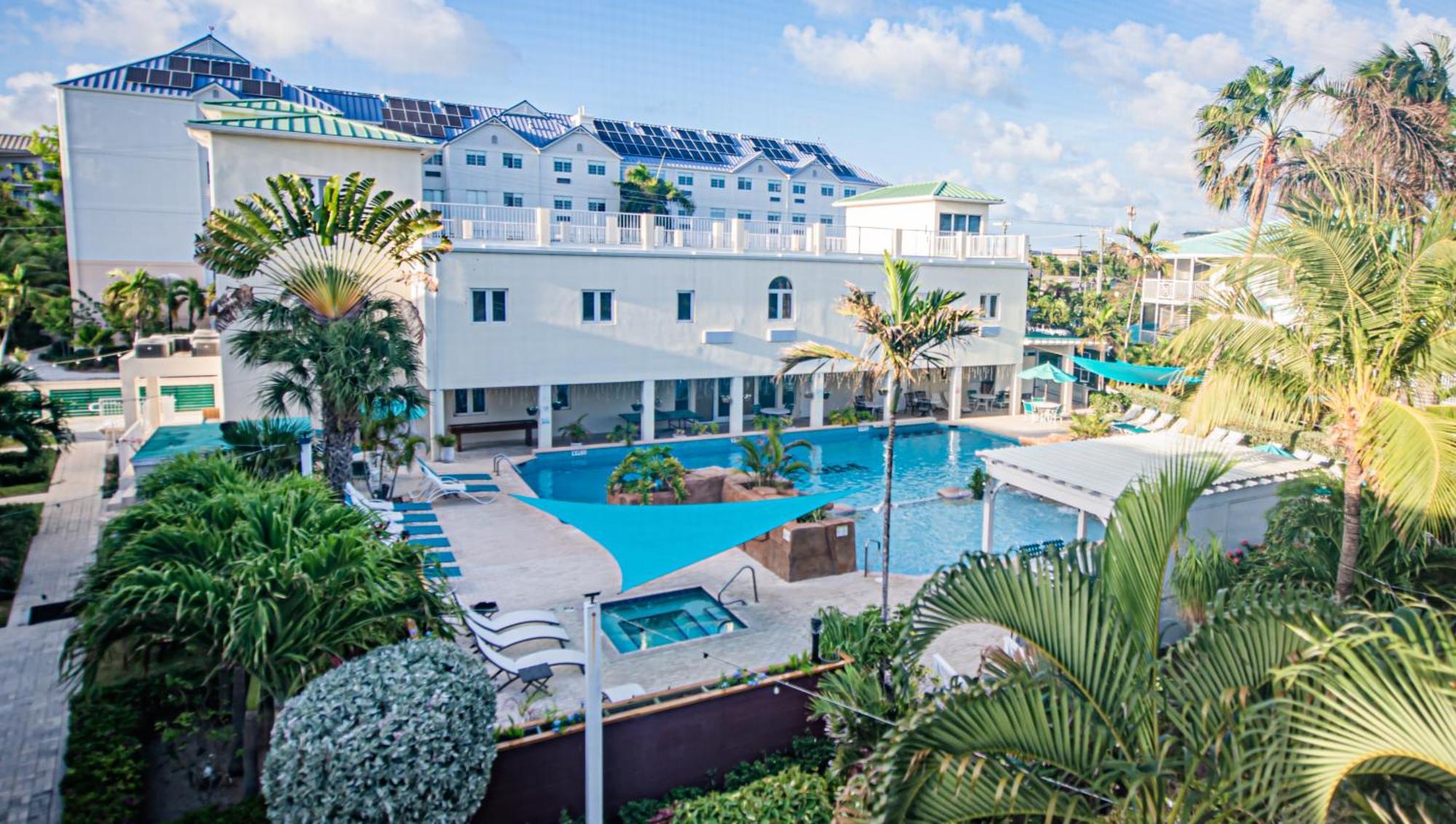 Seven Mile Beach Resort Джордж Таун Екстериор снимка