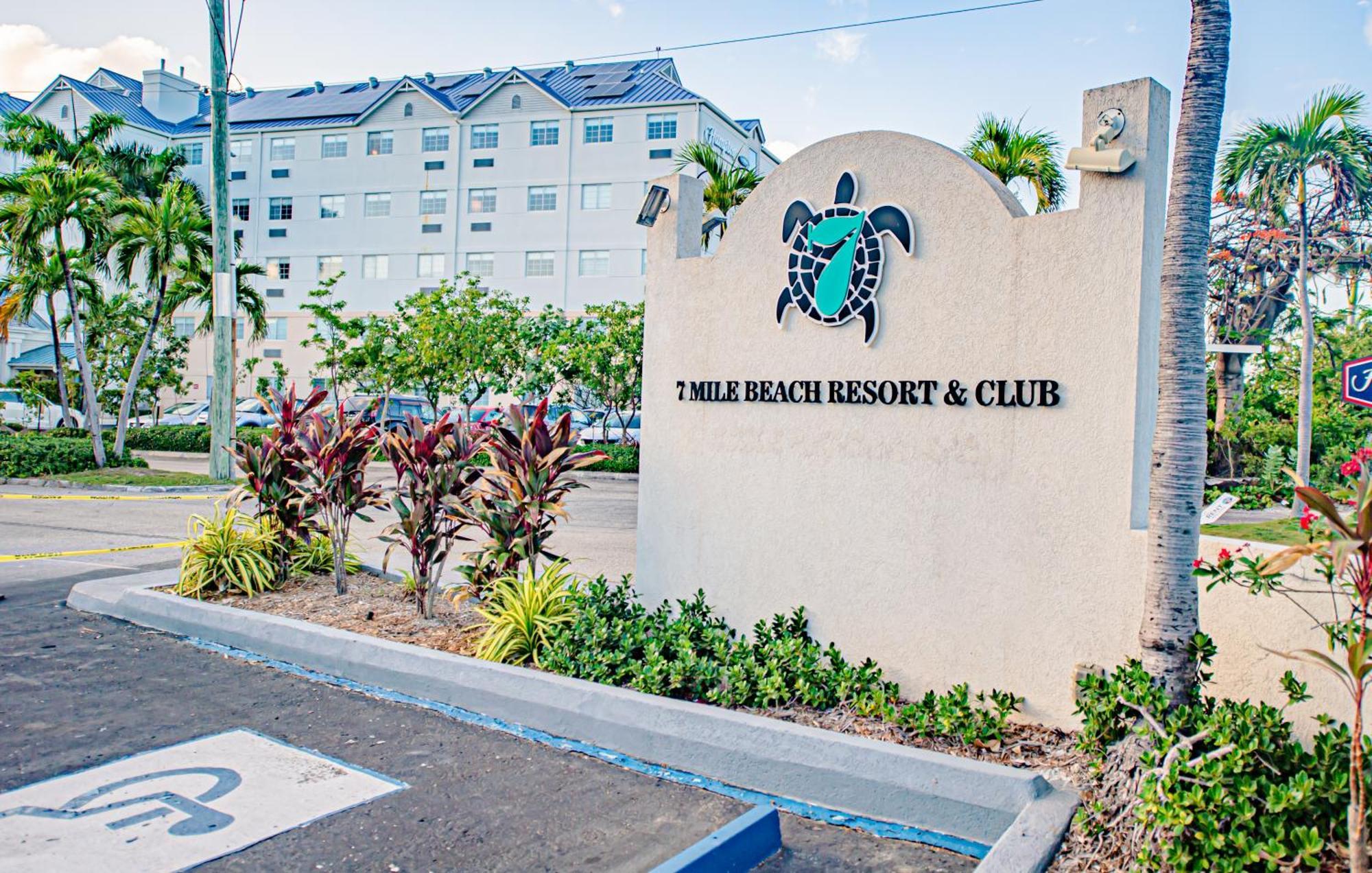 Seven Mile Beach Resort Джордж Таун Екстериор снимка
