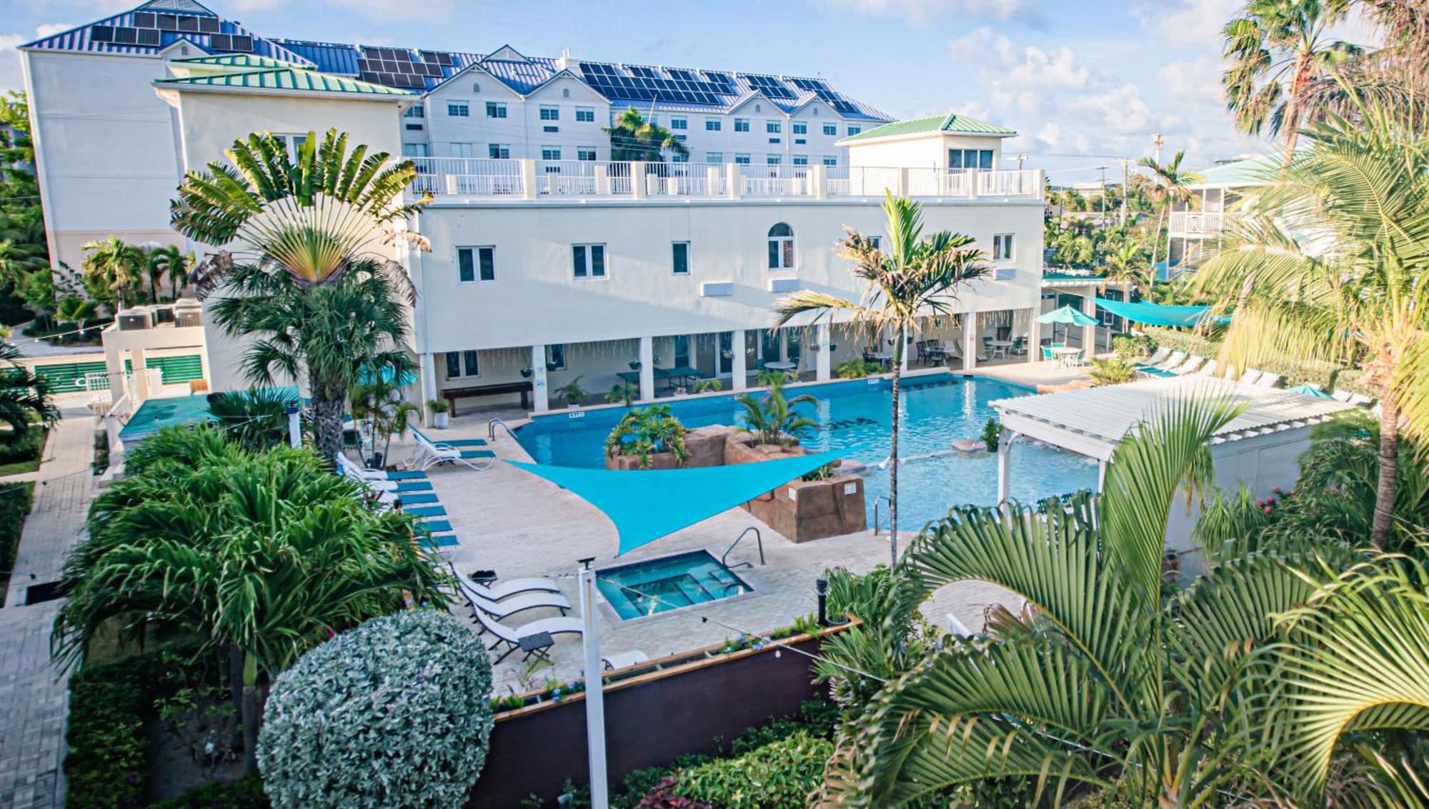 Seven Mile Beach Resort Джордж Таун Екстериор снимка