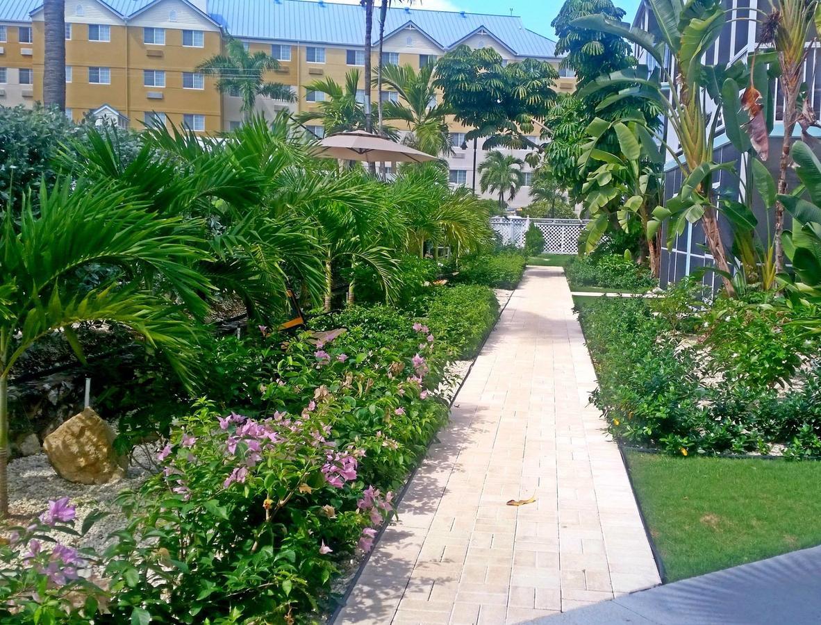 Seven Mile Beach Resort Джордж Таун Екстериор снимка