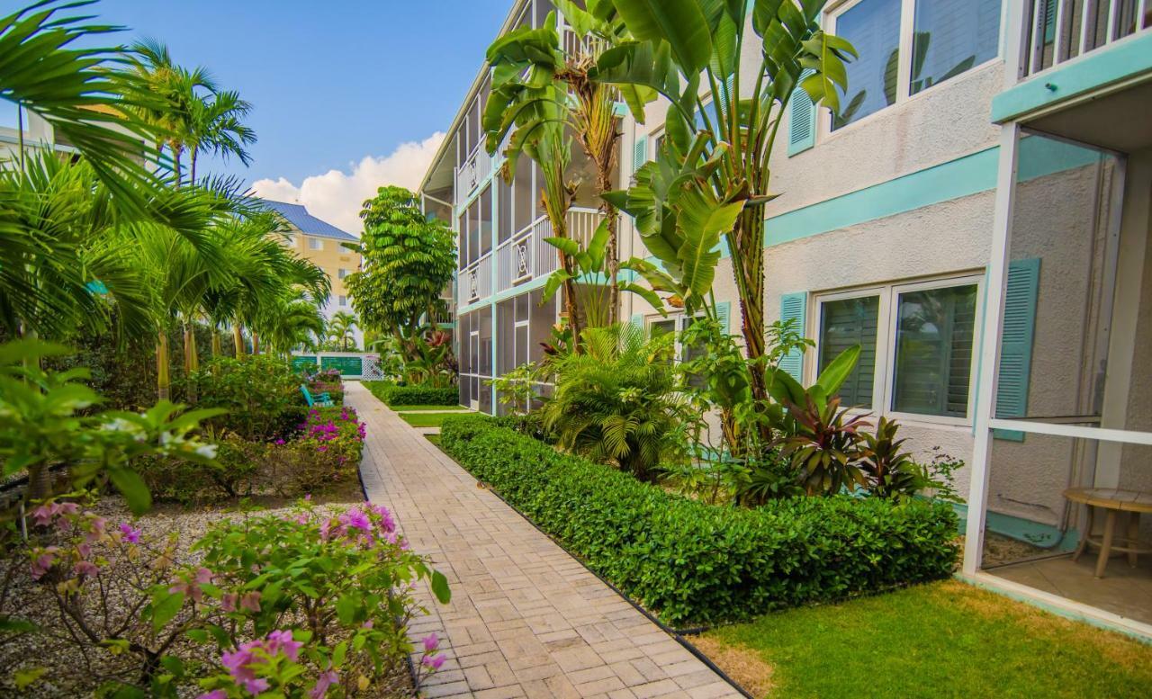 Seven Mile Beach Resort Джордж Таун Екстериор снимка