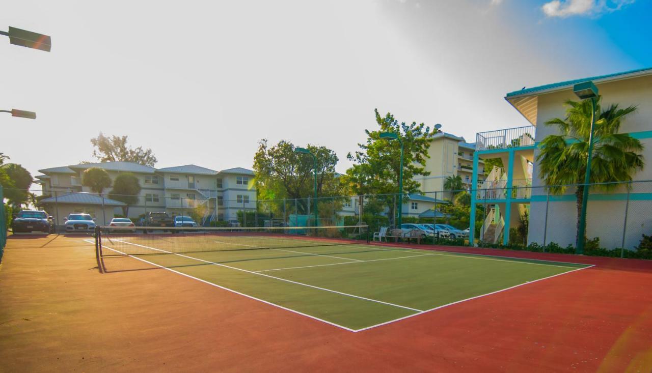 Seven Mile Beach Resort Джордж Таун Екстериор снимка